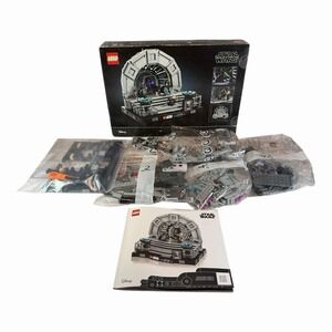 LEGO Star Wars: Emperor's Throne Room Diorama (75352) READ